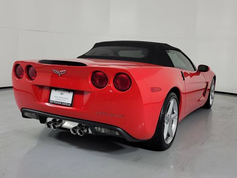 Used 2012 Chevrolet Corvette Convertible RWD image 3