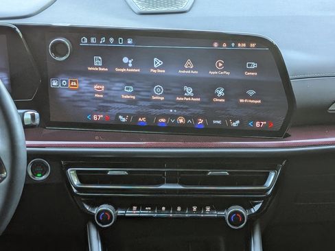 Used 2024 Chevrolet Traverse Z71 w/ Enhanced Driving Package AWD/4WD image 29