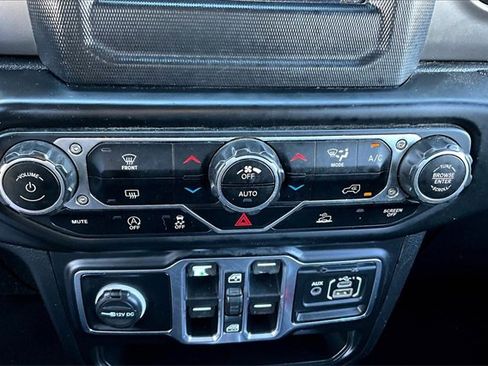 Used 2021 Jeep Gladiator Sport image 23