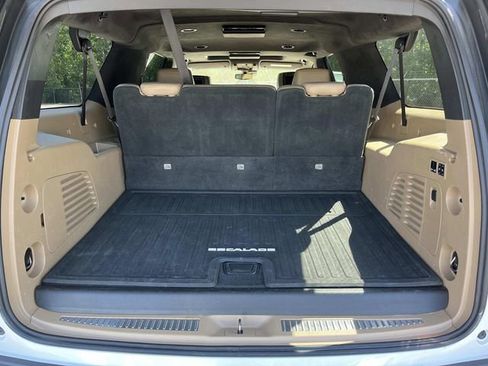 Used 2018 Cadillac Escalade ESV Platinum image 28