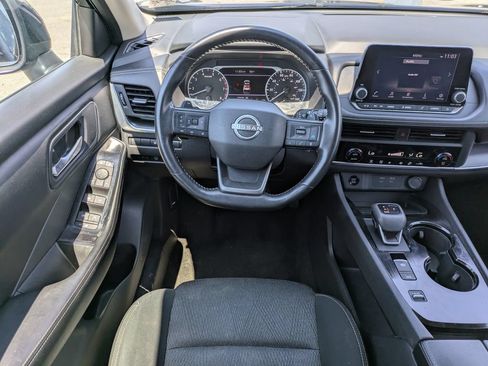 Certified 2025 Nissan Rogue SV FWD image 17