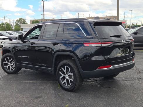 Used 2025 Jeep Grand Cherokee Limited AWD/4WD image 16