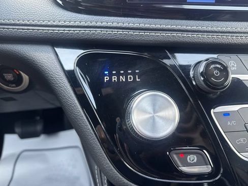 Used 2025 Chrysler Pacifica Limited FWD image 21