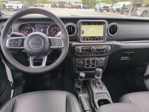 Used 2023 Jeep Gladiator Overland AWD/4WD image 30