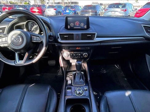 Used 2018 MAZDA MAZDA3 Touring image 11