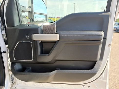 Used 2019 Ford F250 Lariat w/ Lariat Ultimate Package AWD/4WD image 31