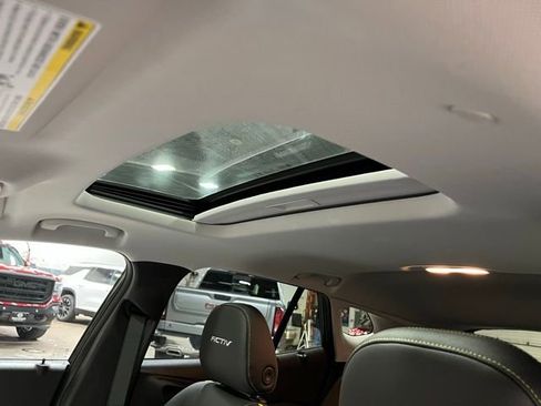 Used 2025 Chevrolet Trax ACTIV w/ Sunroof Package image 14