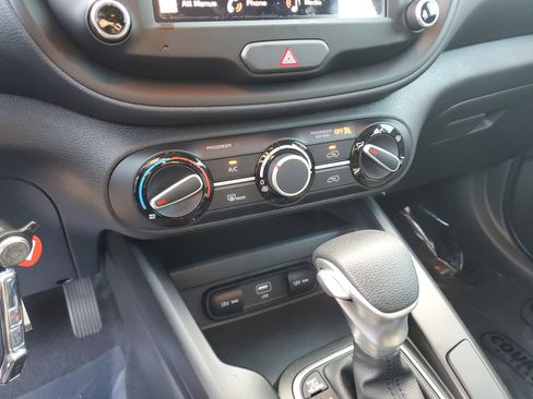 Used 2025 Kia Soul LX w/ LX Technology Package image 21