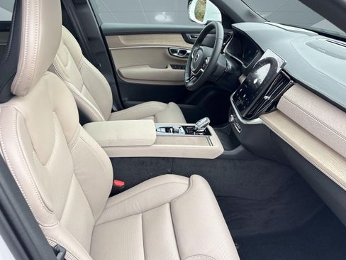 New 2026 Volvo XC90 B6 Ultra w/ Protection Package image 30