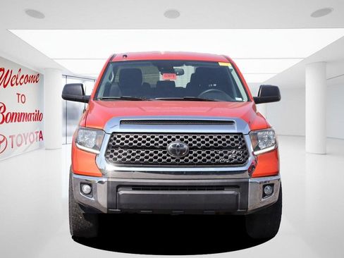 Used 2018 Toyota Tundra SR5 w/ SR5 Upgrade Package AWD/4WD image 4