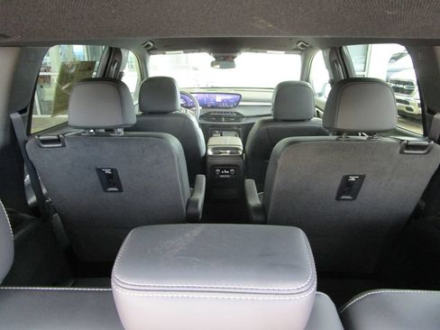 Used 2025 Buick Enclave Preferred FWD image 19