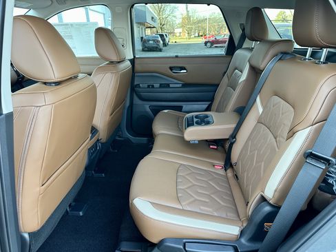 New 2026 Nissan Pathfinder Platinum image 36