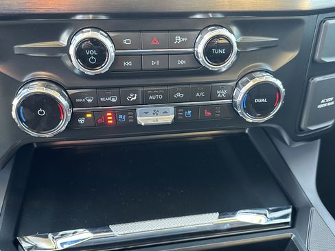 New 2026 Ford F250 Lariat w/ Black Appearance Package image 28