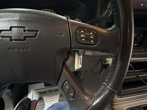 Used 2005 Chevrolet Avalanche Z71 w/ Sun And Sound Package image 17