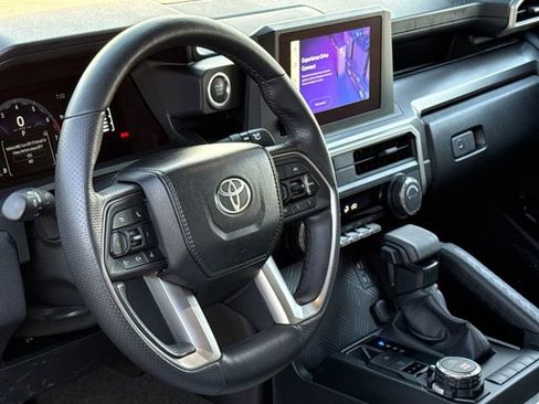 Used 2025 Toyota 4Runner SR5 AWD/4WD image 18