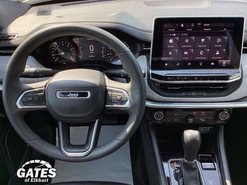 Used 2024 Jeep Compass Latitude AWD/4WD image 17