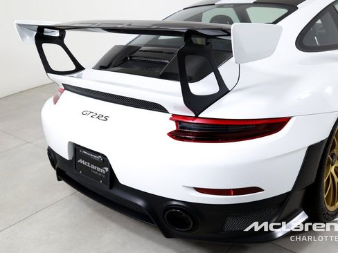 Used 2018 Porsche 911 GT2 RS w/ Weissach Package RWD image 37