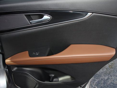 Certified 2022 Lincoln Nautilus Reserve image 21