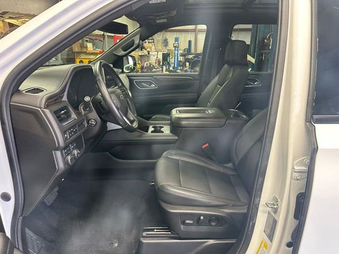 Used 2021 Chevrolet Suburban Z71 w/ Luxury Package AWD/4WD image 13