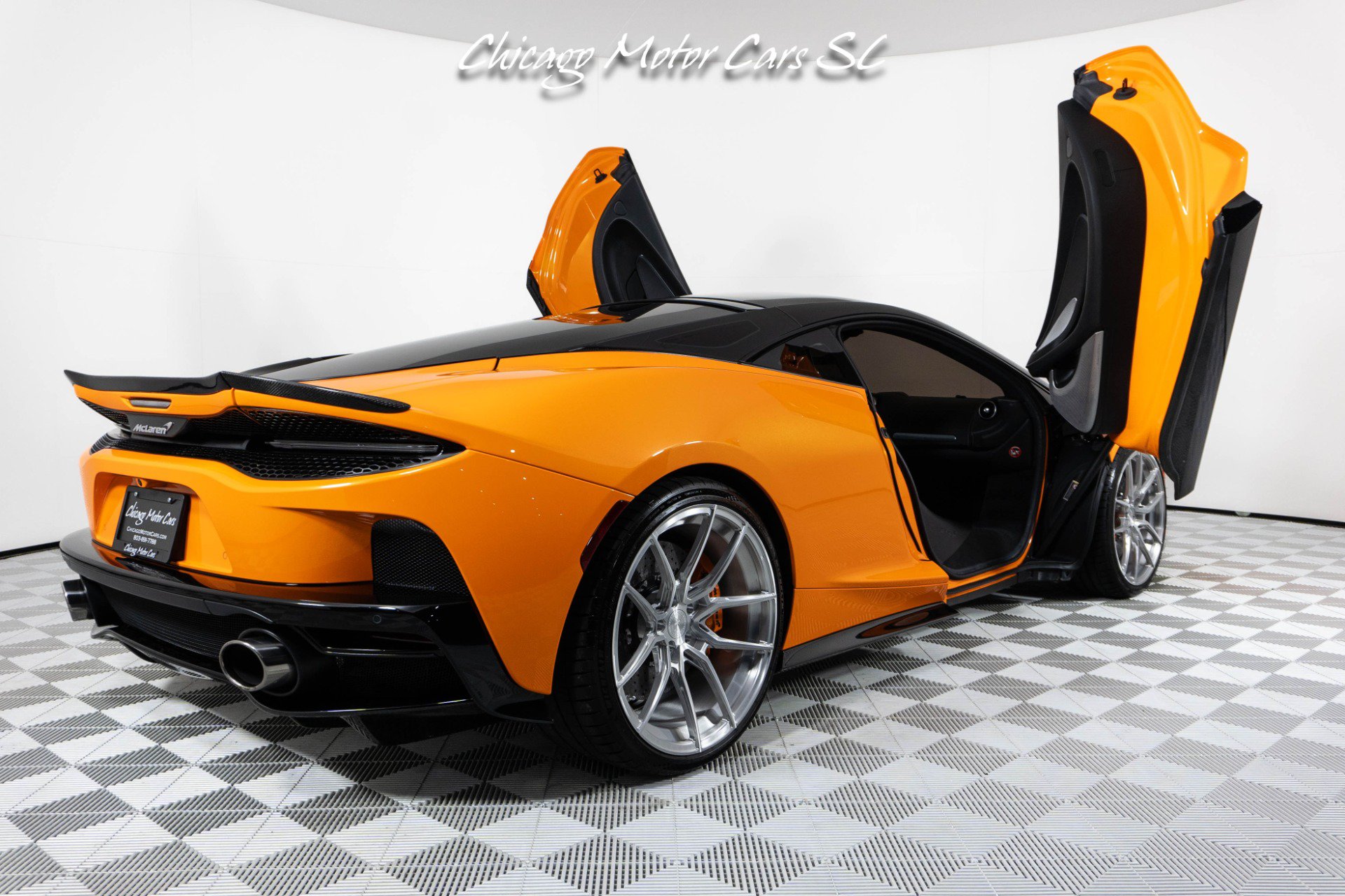 Used 2023 McLaren GT RWD image 22