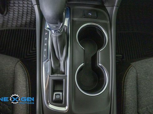 Used 2024 Chevrolet Equinox LT FWD image 22