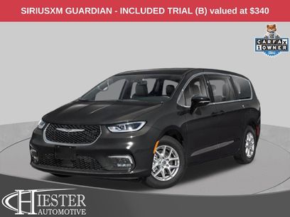 Used 2025 Chrysler Pacifica Select