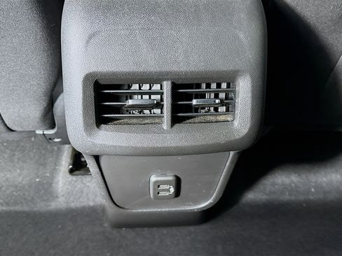 Used 2020 Chevrolet Equinox LT w/ Driver Convenience Package AWD/4WD image 26