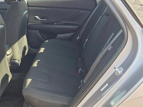Used 2025 Hyundai Elantra SEL FWD image 21