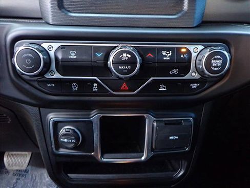 Used 2023 Jeep Wrangler Sport image 17