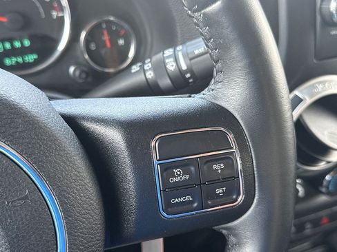 Used 2017 Jeep Wrangler Unlimited Rubicon w/ Connectivity Group AWD/4WD image 23
