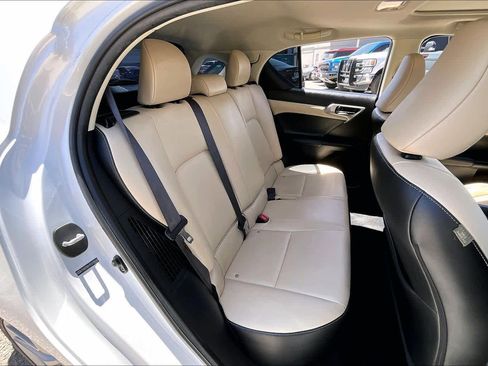 Used 2014 Lexus CT 200h FWD image 19