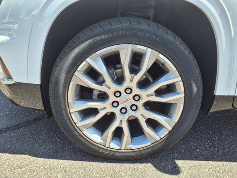 Used 2026 GMC Acadia Denali FWD image 10