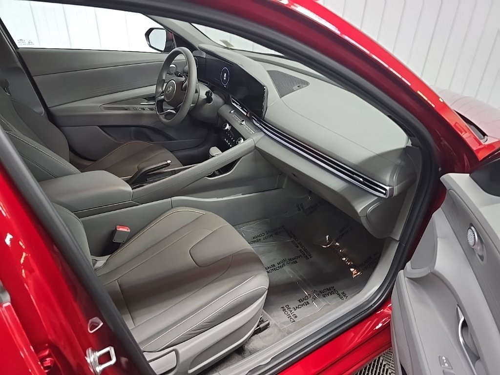 Used 2024 Hyundai Elantra SEL FWD image 17