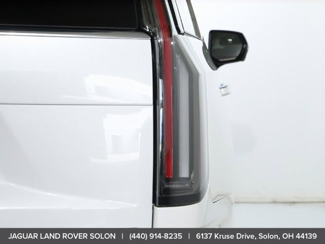 Used 2025 Cadillac Escalade Premium Luxury AWD/4WD image 49