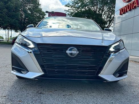 Used 2025 Nissan Altima 2.5 SV FWD image 9