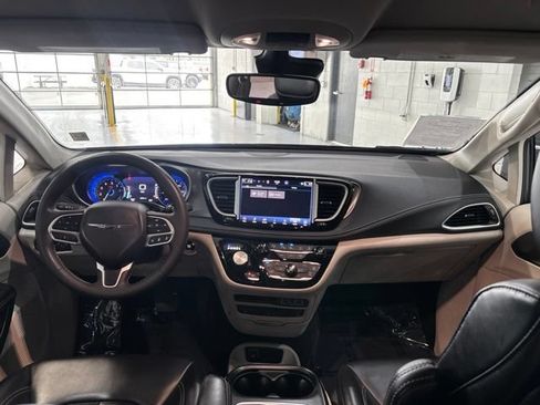 Used 2023 Chrysler Pacifica Touring-L w/ Uconnect Theater Family Group AWD/4WD image 42