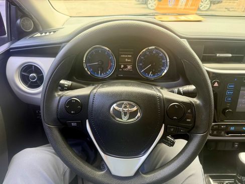 Used 2018 Toyota Corolla LE w/ Carpet Mat Package (TMS) FWD image 29
