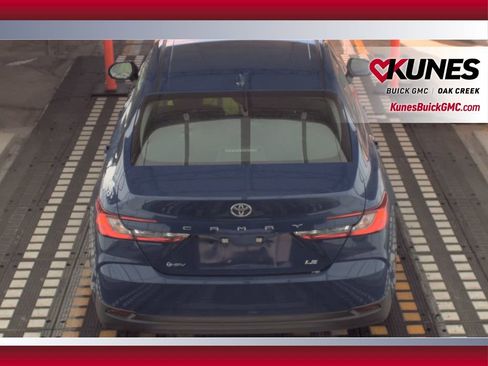 Used 2025 Toyota Camry SE image 6