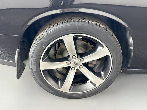 Used 2018 Dodge Challenger SXT w/ Blacktop Package image 31