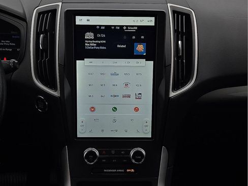 Used 2023 Ford Edge SEL image 11