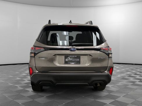Used 2025 Subaru Forester Premium image 4