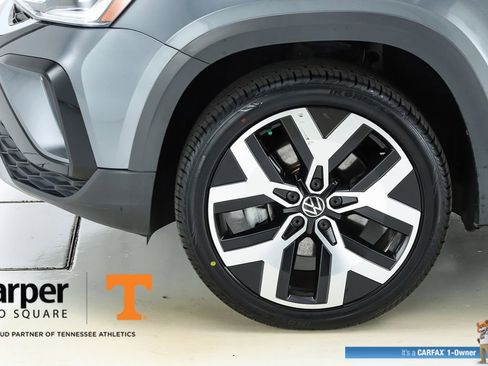 Used 2023 Volkswagen Taos SEL image 43