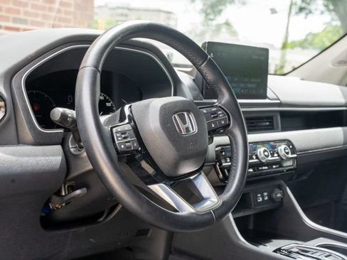 Used 2024 Honda Pilot Touring image 20