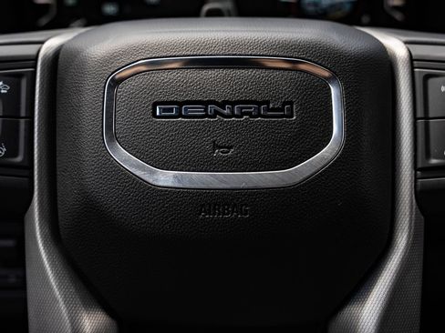 Used 2023 GMC Yukon Denali AWD/4WD image 33