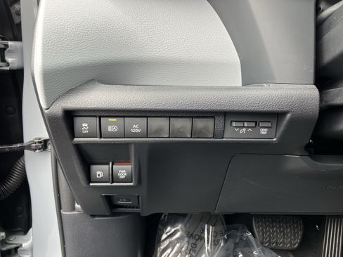 Used 2026 Toyota Sienna XSE FWD image 19