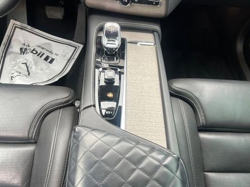 Used 2023 Volvo XC90 B6 Ultimate w/ Protection Package image 6