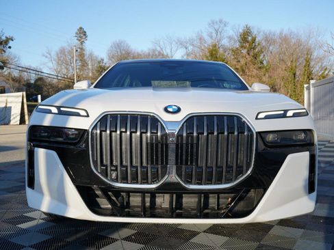 Used 2024 BMW 740i xDrive image 15