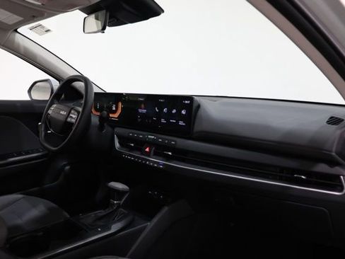 Used 2025 Kia K4 LXS image 16