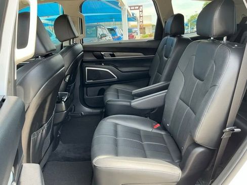 Used 2022 Kia Telluride EX w/ EX Premium Package FWD image 9