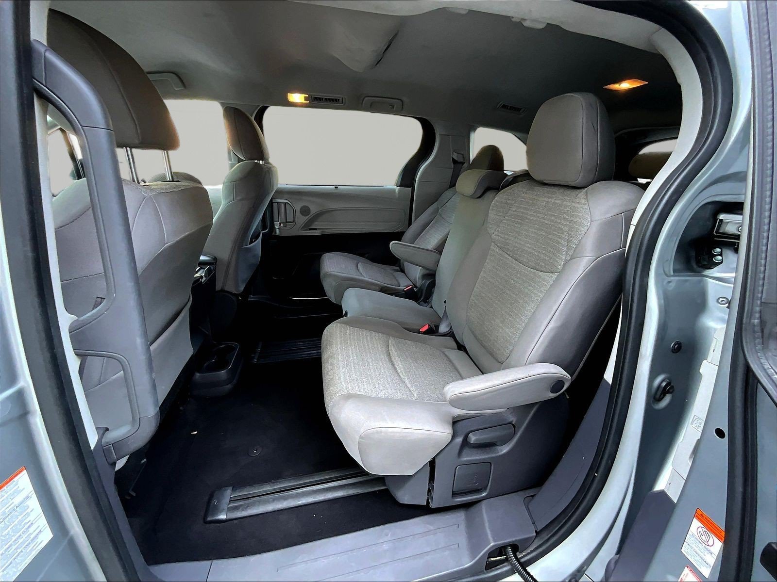 Used 2021 Toyota Sienna LE FWD image 22